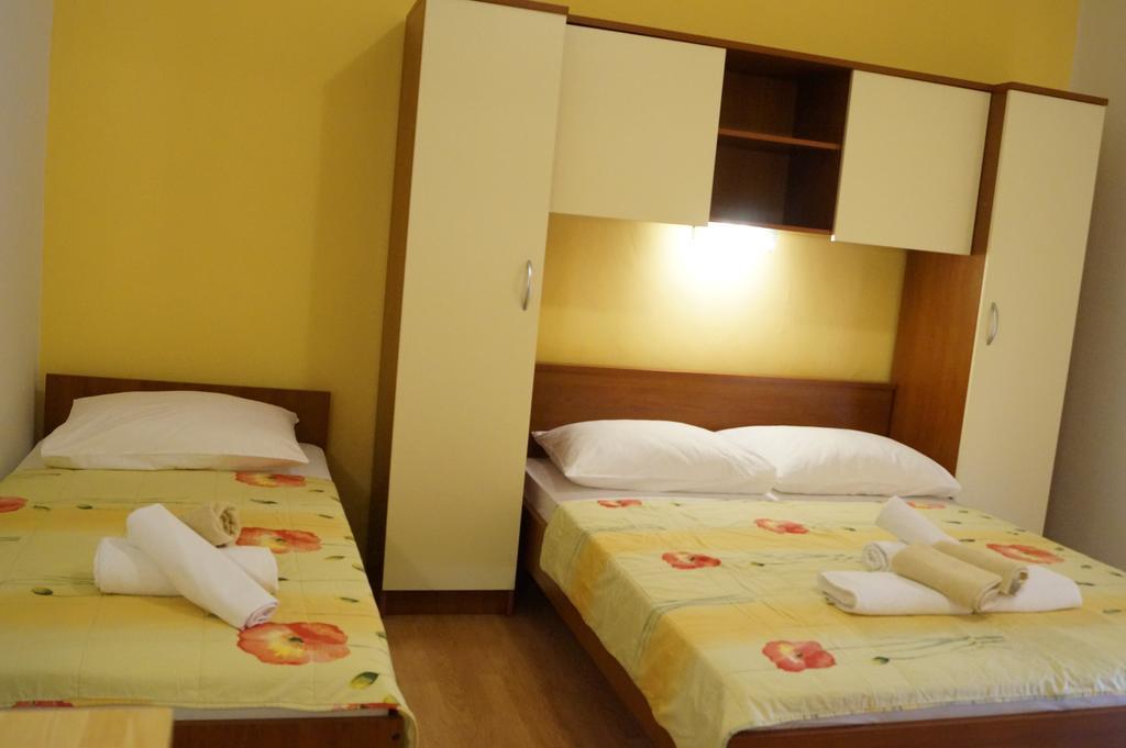מאקרסקה Studio Apartments Marija With Private Parking מראה חיצוני תמונה