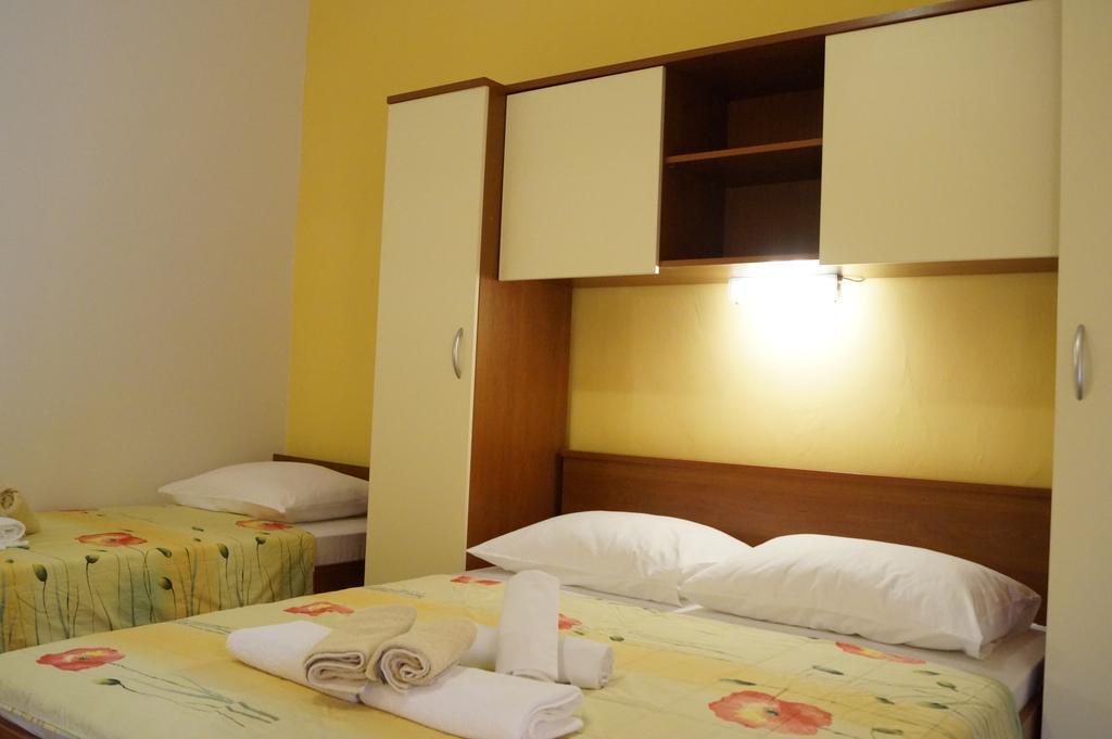 מאקרסקה Studio Apartments Marija With Private Parking מראה חיצוני תמונה