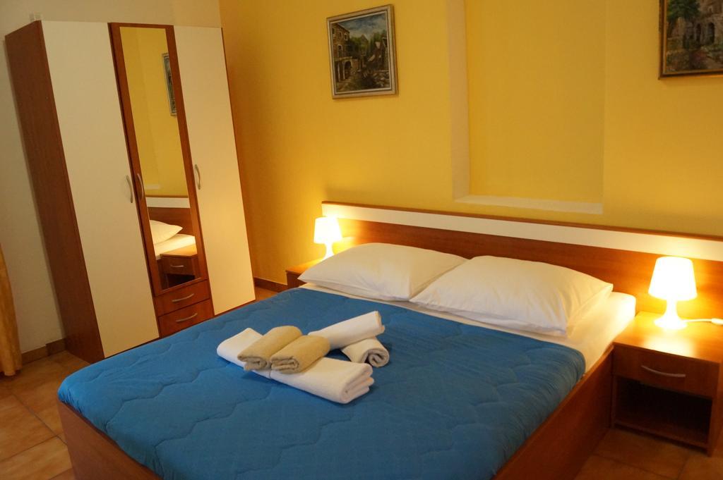 מאקרסקה Studio Apartments Marija With Private Parking מראה חיצוני תמונה