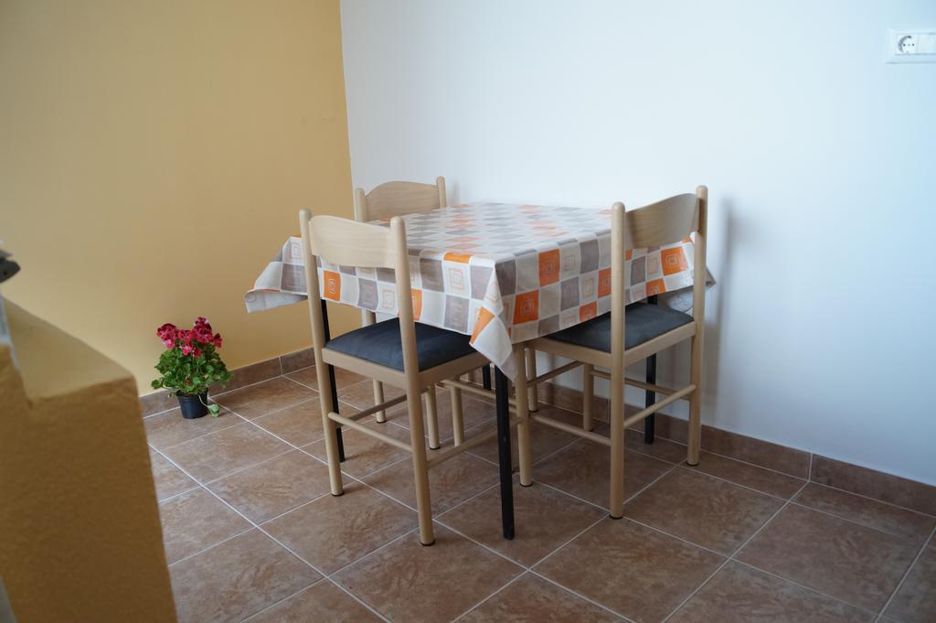 מאקרסקה Studio Apartments Marija With Private Parking מראה חיצוני תמונה