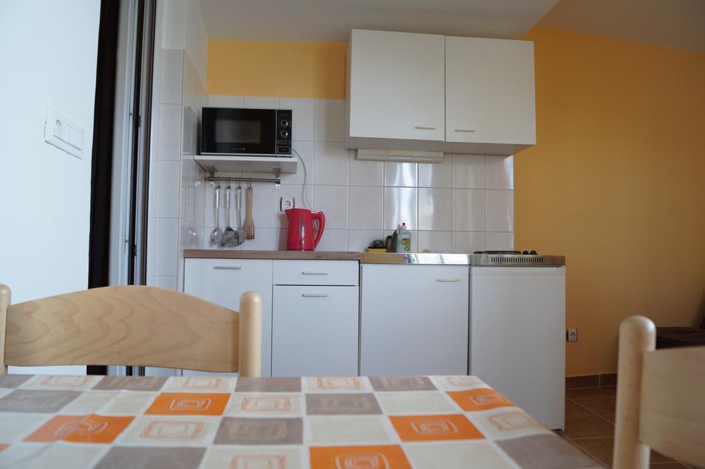 מאקרסקה Studio Apartments Marija With Private Parking מראה חיצוני תמונה