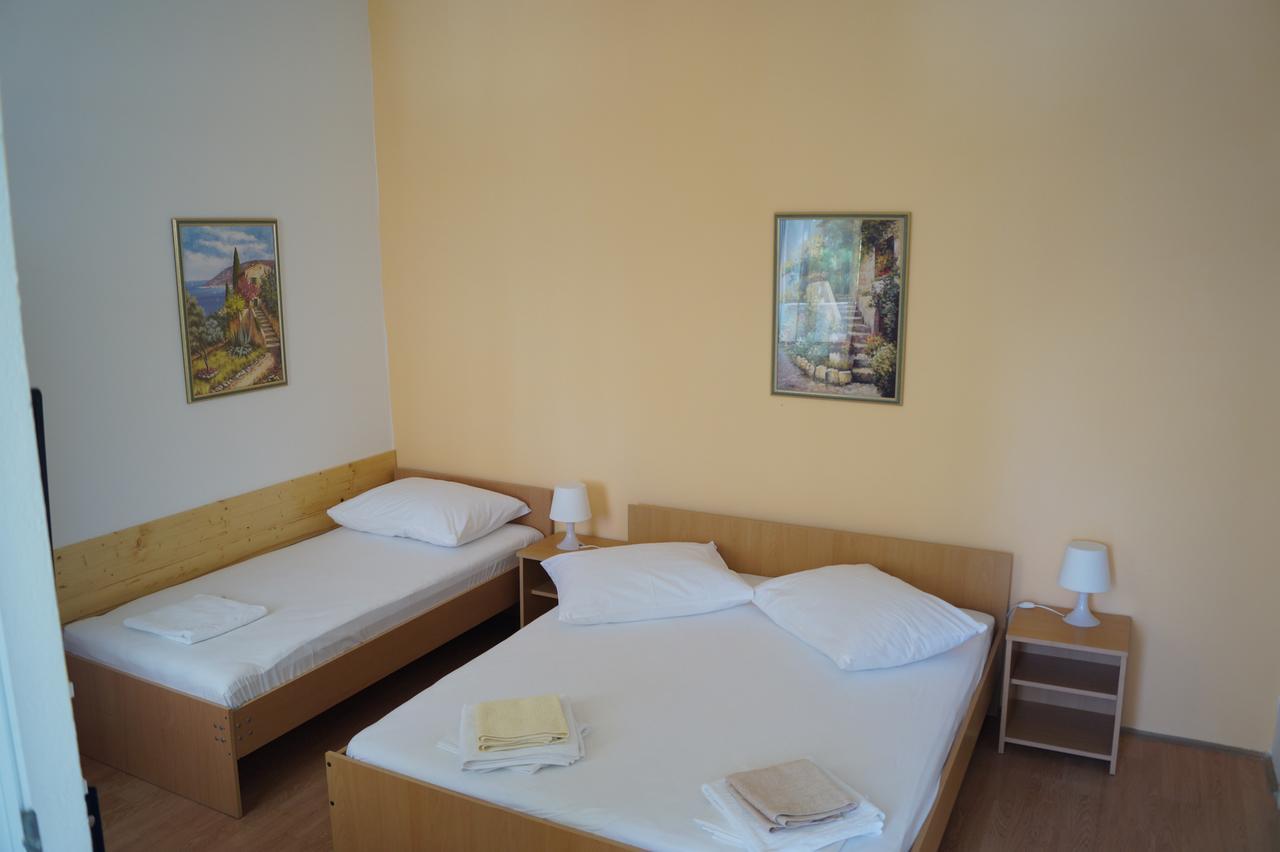 מאקרסקה Studio Apartments Marija With Private Parking מראה חיצוני תמונה