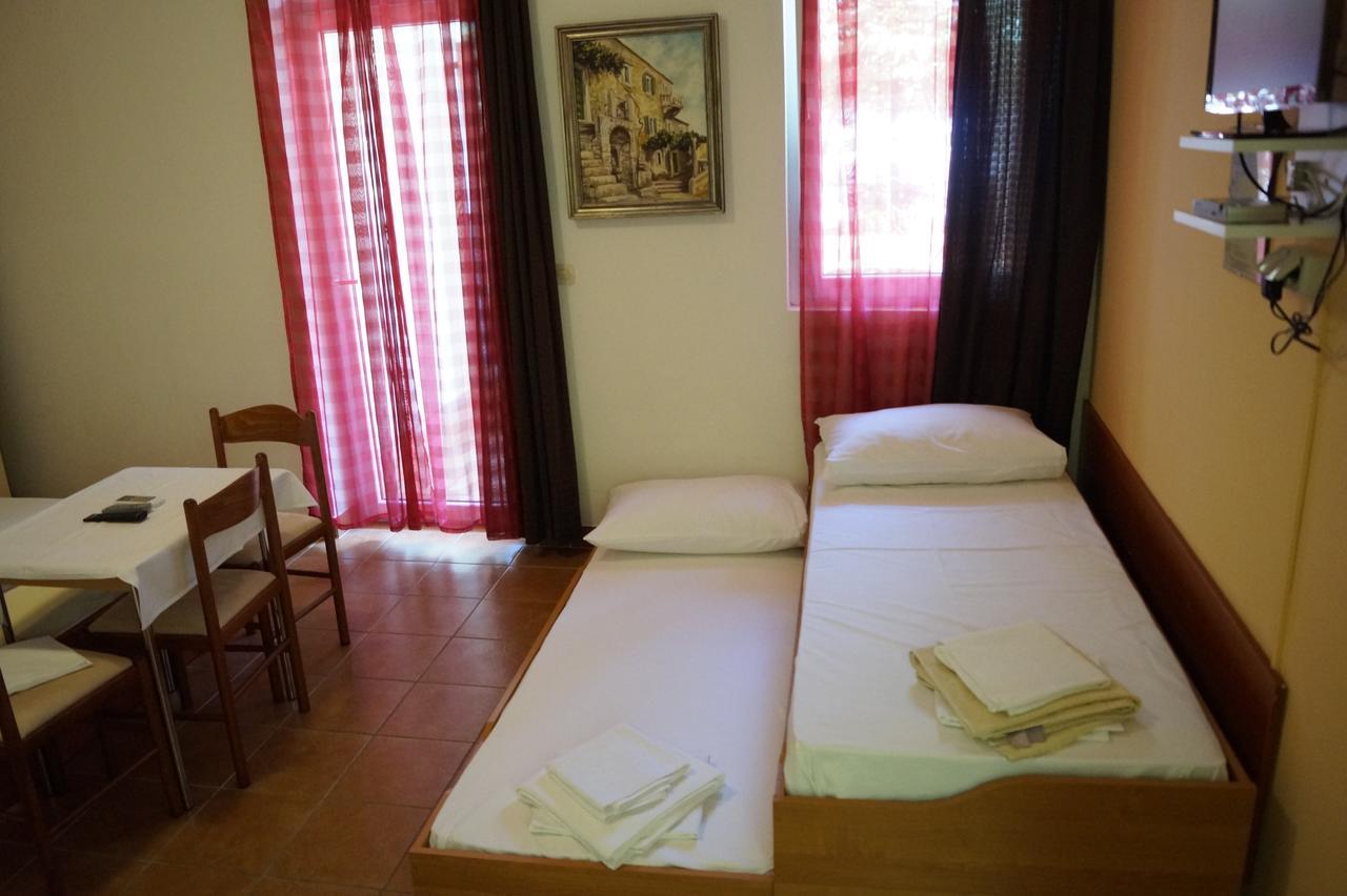 מאקרסקה Studio Apartments Marija With Private Parking מראה חיצוני תמונה